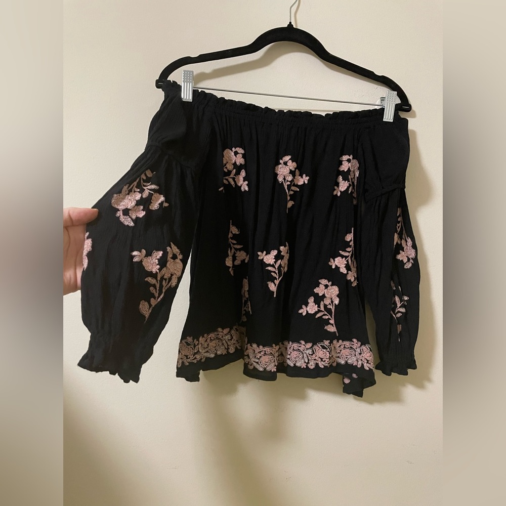 American Eagle Floral Embroidered‎ Off-the-Shoulder Top - XS